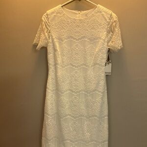 Ivory Lace dress ‘Kenzie’ nwt. Size 4 in perfect condition. Darling dress